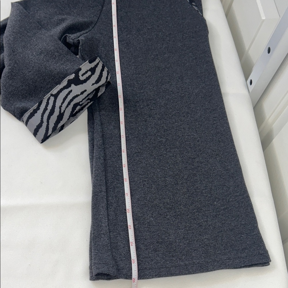 Karen Scott Charcoal Gray Long Sleeve Polo with Zebra Trim Sz Large 100% cotton - Picture 6 of 8